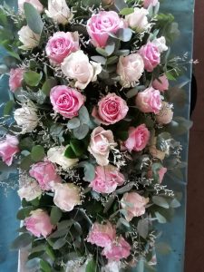 white and pink roses boquet
